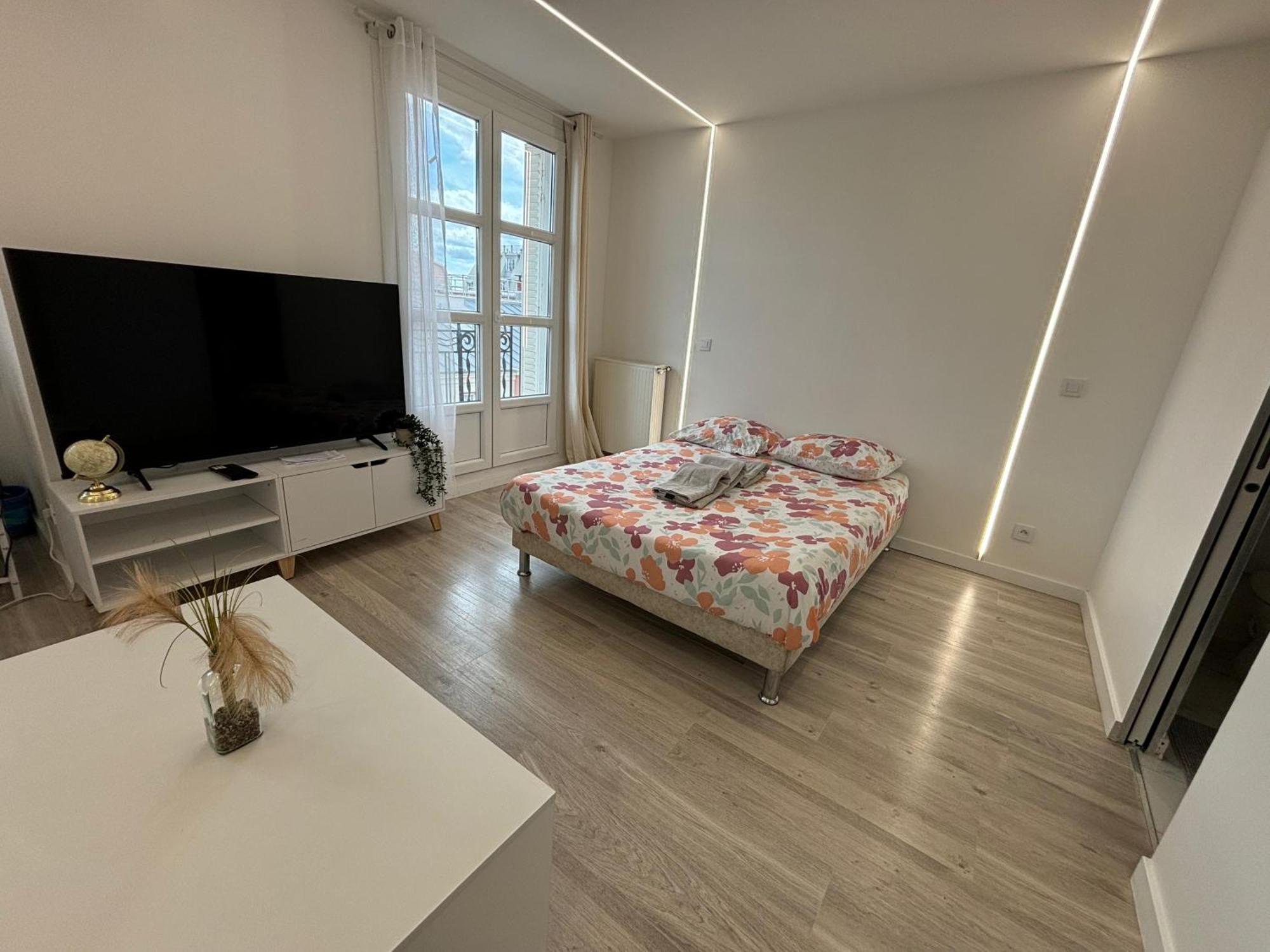 Republique Rue Des Bluets